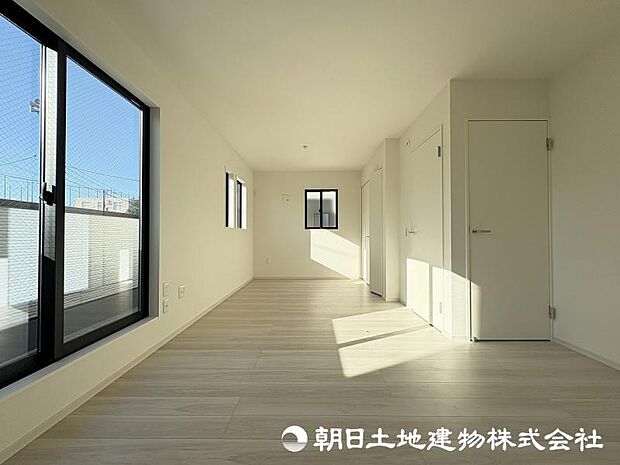 <洋室>広々としている洋室10.6帖は間仕切壁を造って2部屋としても使えます。(別途費用)