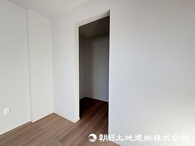 <収納>ご夫婦で使えるウォークインクローゼットも魅力です。