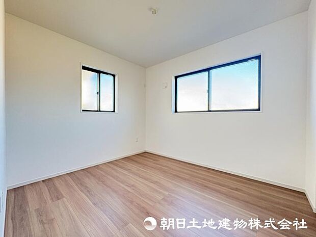 <洋室>2階に4部屋の洋室がありますので、お子様のお部屋も用意できます。