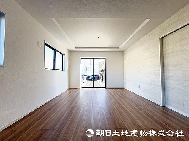 <リビング>広々としているLDK21帖でお寛ぎいただけます。