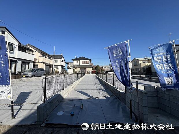 ＜現地＞周辺にはスーパーやドラッグストアがありお買い物も便利です。