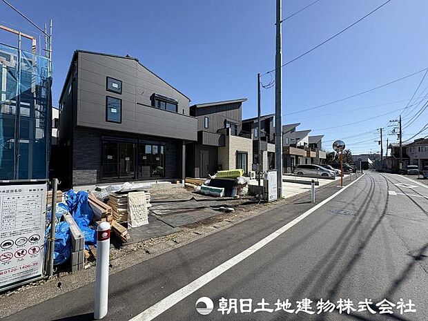 <現地>広々としているLDK20帖でお寛ぎいただけます。