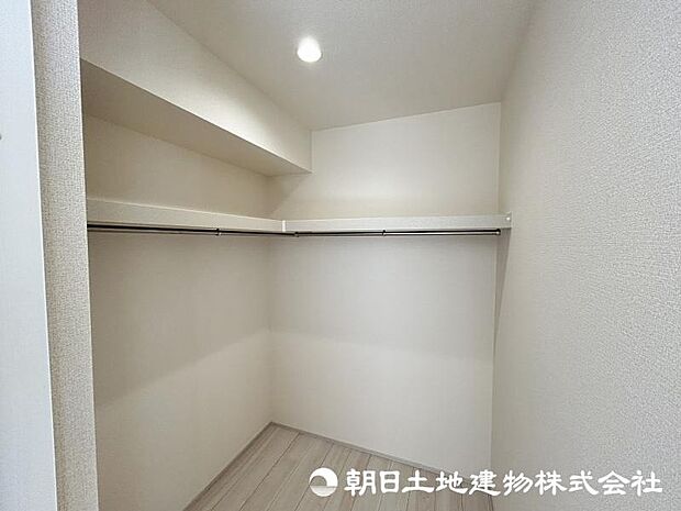 <収納>ウォークインクローゼット2ヵ所と納戸があり収納豊富です。