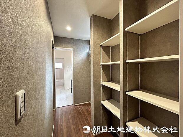 ＜ファミリークローゼット＞ご家族で使える広いファミリークローゼットも便利です。