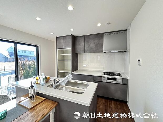 ＜キッチン＞お料理好きの奥様に喜んでいただけるオープンキッチンです。