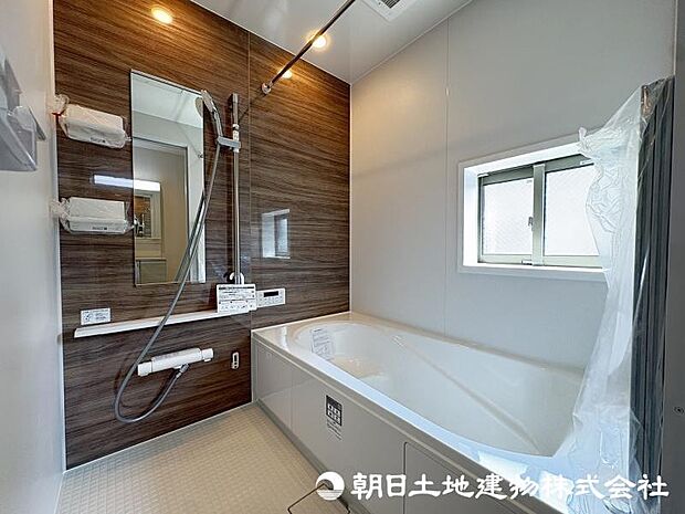 <浴室>1坪タイプの広いユニットバスです。