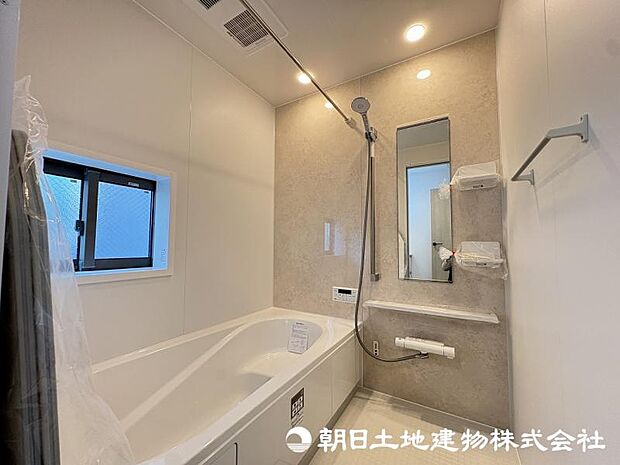 <浴室>1坪タイプの広いユニットバスです。