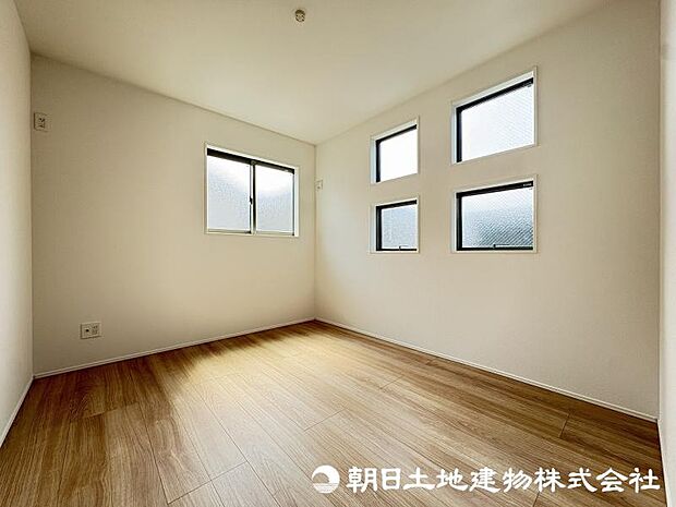 <洋室>2階に4部屋の洋室がありますので、お子様のお部屋も用意できます。