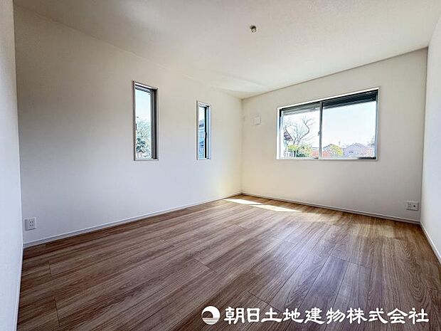<主寝室>広い8.3帖の主寝室でお過ごしいただけます。
