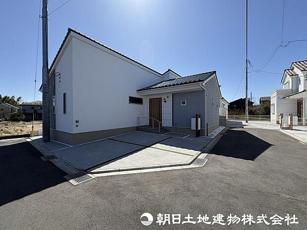 <カースペース>敷地内のカースペースに車並列2台駐車可能です。