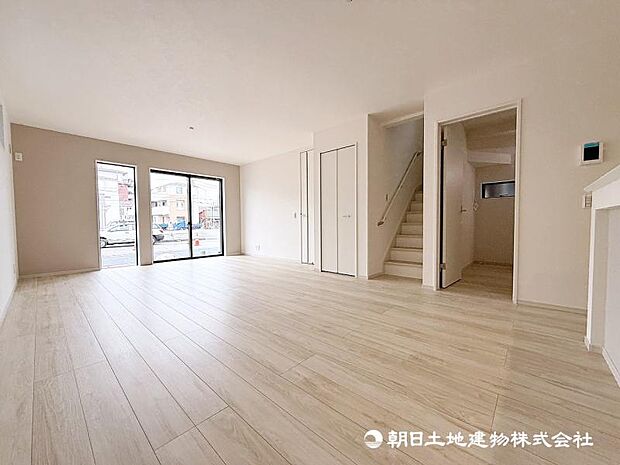 <リビング>お子様の顔が見えるリビングイン階段です。