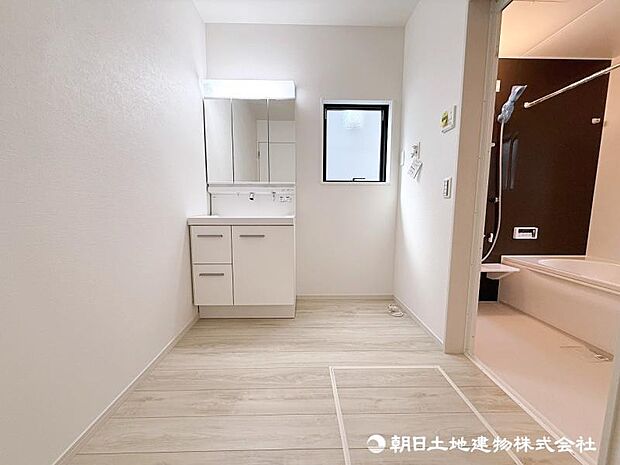 <洗面室>キッチンから近いので家事動線がスムーズです。