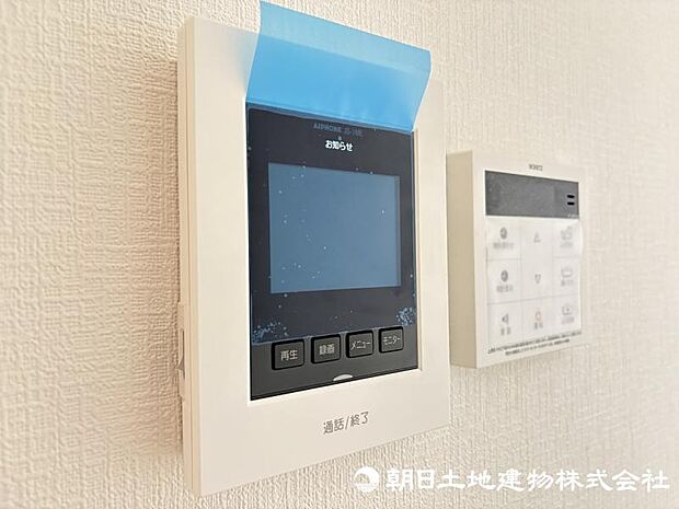 <インターフォン>見やすいカラーモニター付きです。