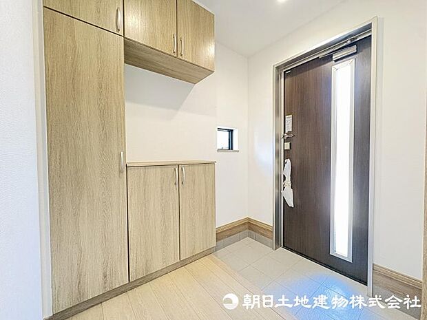 <玄関>靴を整理整頓できるシューズボックス付きです。