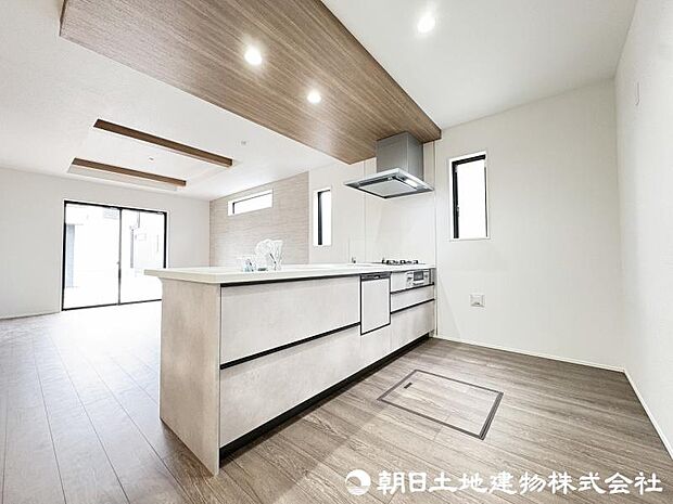 ＜キッチン＞奥様に人気のビルトイン食器洗浄機付です。