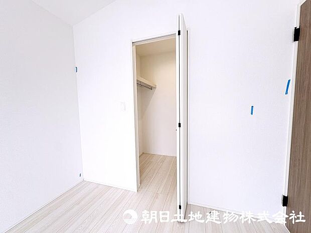 日々増える荷物もすっきり片付けられる収納スペース。居住空間を広く快適に使える便利な設備です。