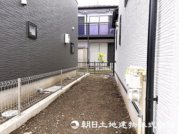 敷地には庭スペースもございます。