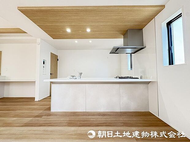 <キッチン>お料理好きの奥様に喜んでいただけるオープンキッチンです。