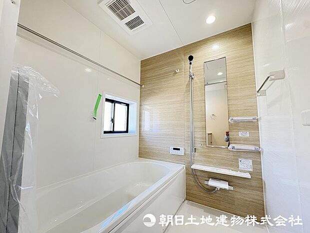 <浴室>1坪タイプの広いユニットバスです。