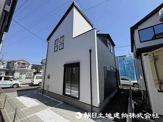 <カースペース>ゆったりとした区画でカースペース車2台駐車可能です。