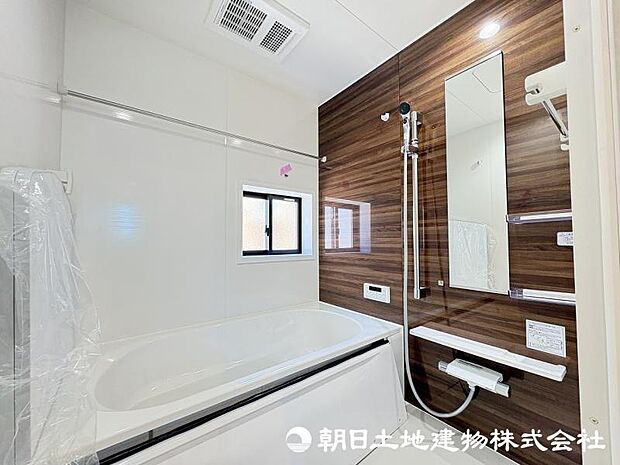 <浴室>1坪タイプの広いユニットバスです。