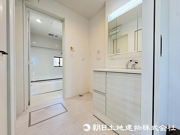 <洗面室>1階に水回りが集中している使いやすい間取りです。