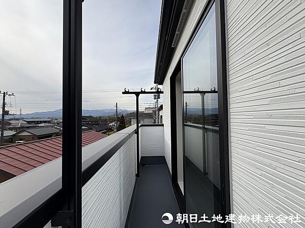 ＜バルコニー＞南向きで陽当たり良好です。