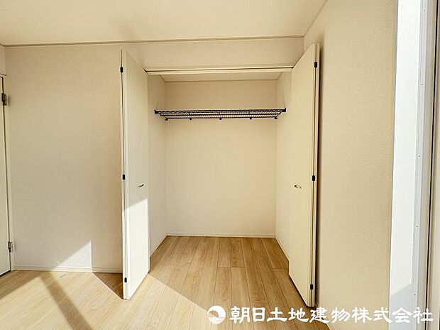 ＜収納＞各洋室にはクローゼットがありますので、お洋服やお荷物をすっきりと収納できます。