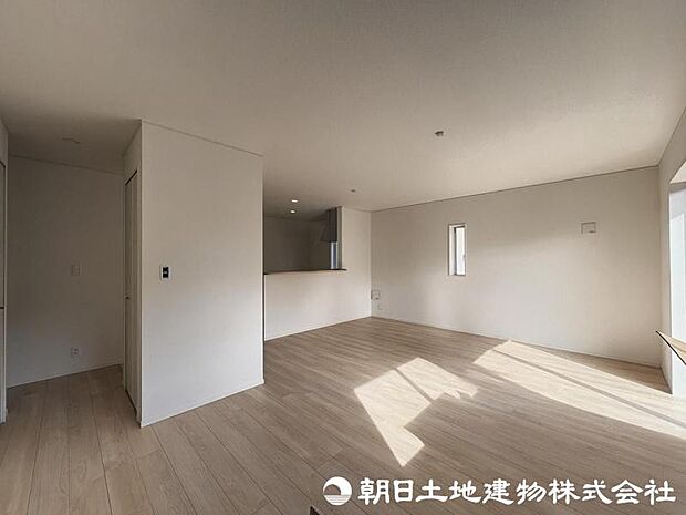 ＜リビング＞ご家族様が集うＬＤＫは18帖の広さがあります。