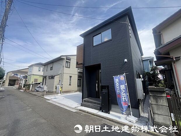 <外観>交通量の少ない道路に面していますので、小さいお子様がいらっしゃるご家族様も安心です。