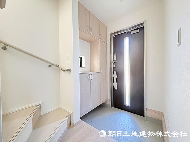 <玄関>靴を整理整頓できるシューズボックス付きです。