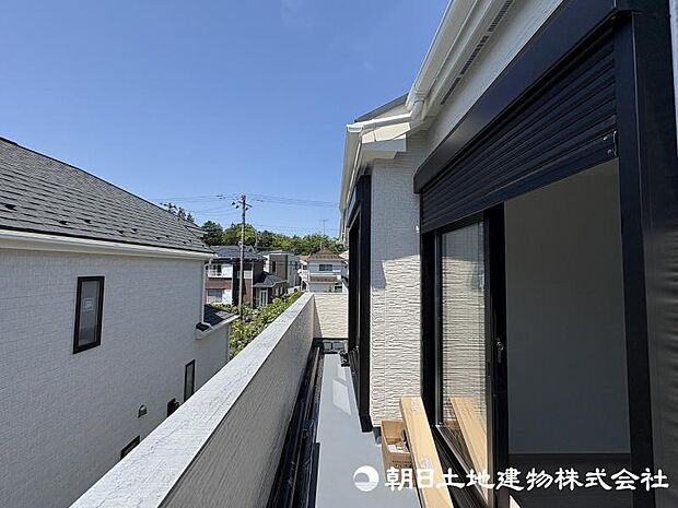 <バルコニー>南西向きで陽当たり良好です。