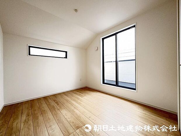 <洋室>バルコニーに面した洋室5.2帖です。