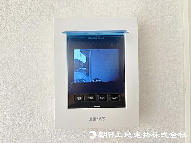 <インターフォン>見やすいカラーモニター付きです。