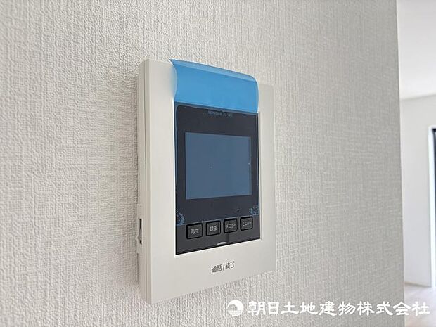 <インターフォン>見やすいカラーモニター付きです。