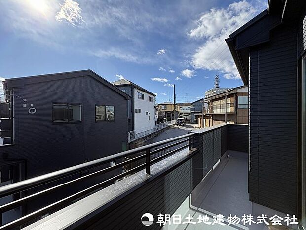 ＜バルコニー＞南向きで広いバルコニーです。