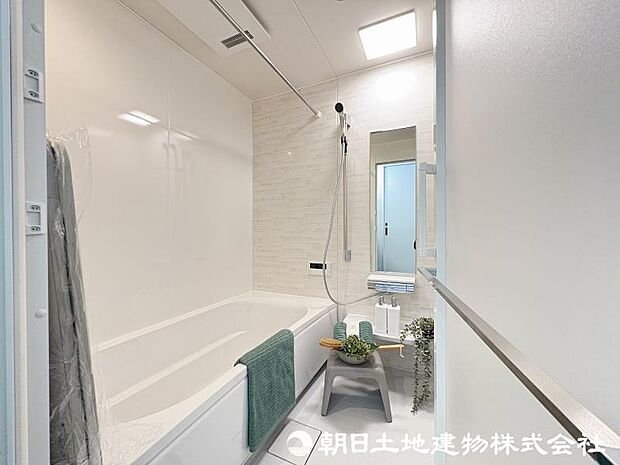 ＜浴室＞1坪タイプの広いユニットバスです。