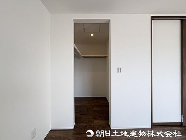 ＜収納＞ご夫婦で使えるウォークインクローゼットも魅力です。