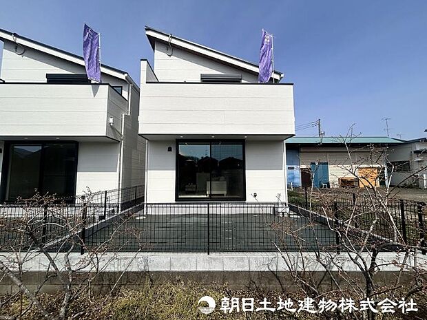 <お庭>南向きでガーデニングも楽しめるお庭も魅力です。