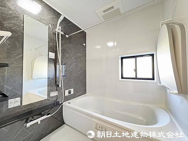 ＜浴室＞1坪タイプの広いユニットバスです。