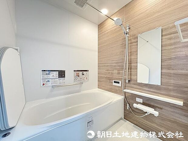 ＜浴室＞1坪タイプの広いユニットバスです。