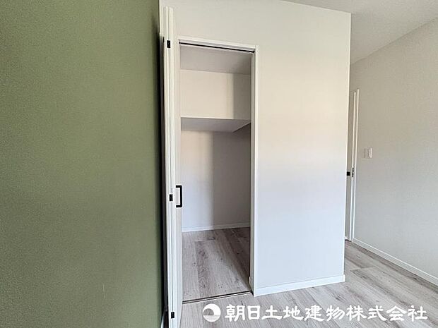 ＜収納＞ご夫婦で使えるウォークインクローゼットも便利です。