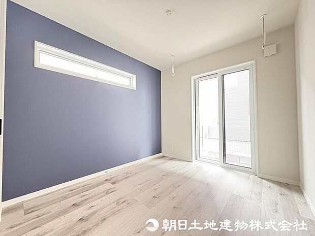 ＜洋室＞2方向に窓がある明るい2面採光です。