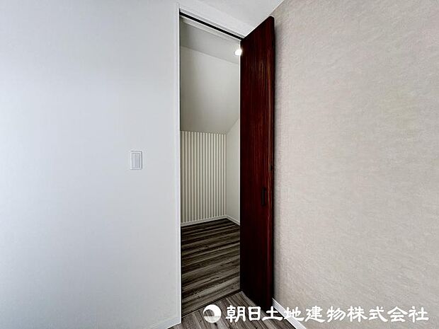 ＜収納＞ご夫婦で使えるウォークインクローゼットも魅力です。