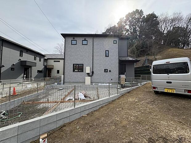 ＜現地＞町田市図師町の緑豊かな住環境です。