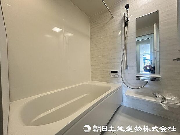 ＜浴室＞1坪タイプの広いユニットバスです。