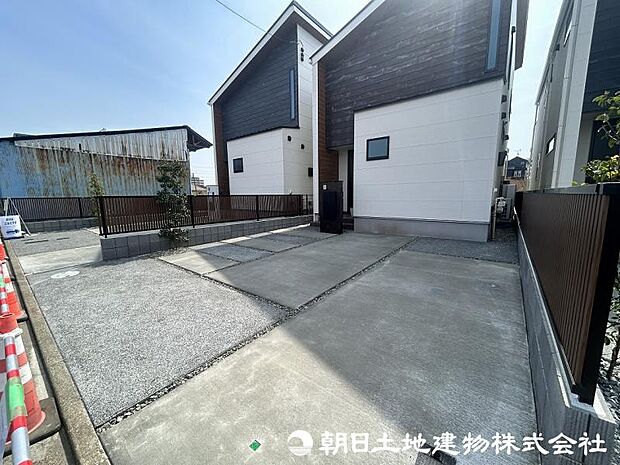 <カースペース>車並列2台駐車可能となっています。