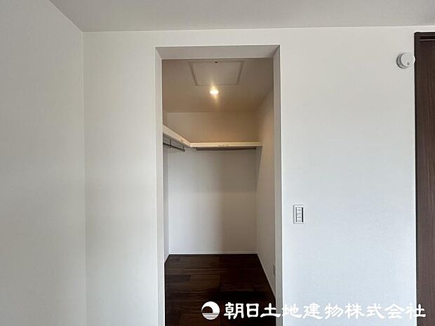 <収納>ご夫婦で使えるウォークインクローゼットも魅力です。