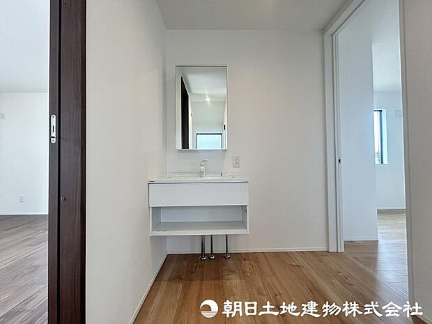 <セカンド洗面>2階にも手を洗えるセカンド洗面があります。