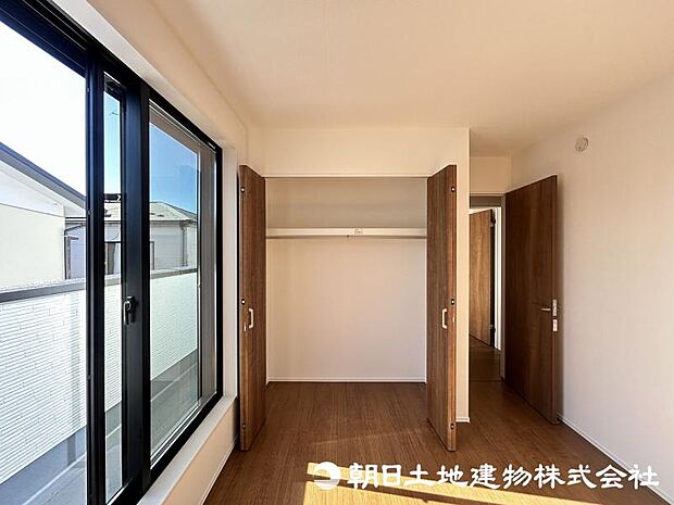 <洋室>2階に4部屋の洋室がありますので、お子様のお部屋も用意できます。